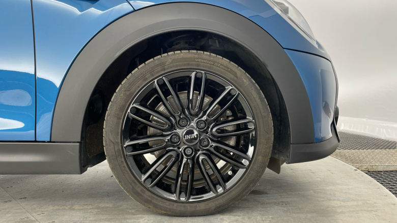 MINI Hatchback 2.0 Cooper S Exclusive 3dr Auto Petrol Hatchback